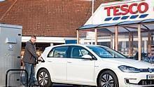 Tesco and Volkswagen partner to provide the largest retail Electric Vehicle charging network in the UK – powered by Pod Point. Foto: TESCO PLC